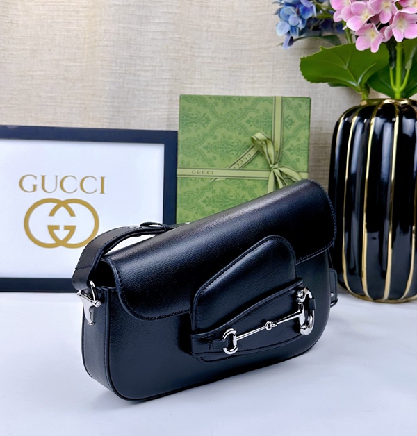 激安グッチバッグコピー背面デザイン